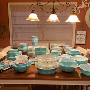 Vintage 1950’s Pyrex Turquoise and White Nesting Bowls Refrigerator Fridgies