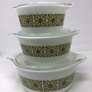 Vintage 1960’s Pyrex Verde Green Floral Pattern Set of Three Casserole Baking Dishes 475, 474, and 473