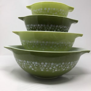 Vintage Pyrex Crazy Daisies Pattern Set of 4 Cinderella Mixing Bowls 444 443 442 441 Some Ware see pics on Handles