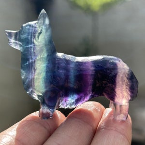 2,3 "natürlicher Regenbogenfluorit geschnitzte Corgis, Kristallschnitzerei, Fluoritkorgis, Reiki-Heilung , Innendekoration, Kristall sammeln, Weihnachtsgeschenke 1PC