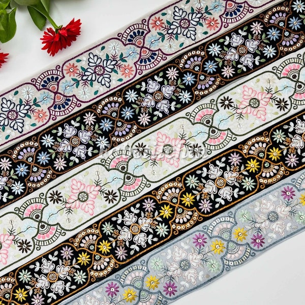 Bordure en sari à fleurs violette, bordure en dentelle sari à fleurs roses, chemin de table, bordure en tissu courtepointe artistique, bordure en sari noire, bordure blanche, ruban beige
