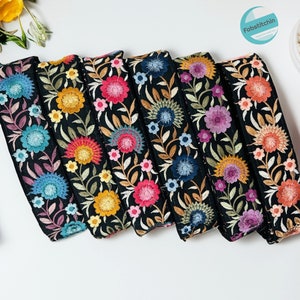 マルチカラー刺繍サリー生地トリム - シルクリボン - サリーボーダーインドレーストリム、花柄刺繍、サリーボーダーインドトリム、テーブルランナー