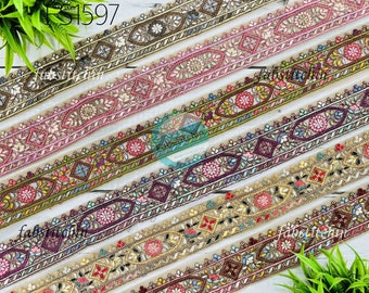 ピンク＆ブルーのシルク刺繍花柄サリートリム、幅4インチ TR 299