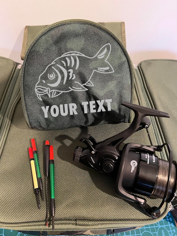 Personalisierte Gepolsterte Angelrolle Hlle / Tasche mit Karpfen Fischbild  ideales Geschenk fr jeden Fischer oder Angelbegeisterten - Etsy.de