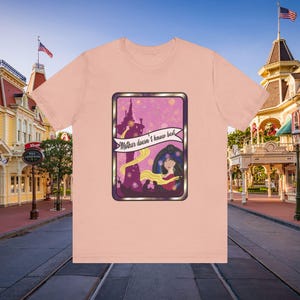 Camiseta unisex con la carta del tarot inspirada en Tangled, camiseta gráfica de Parks, regalo para fanáticos de Disney, camiseta con animales lindos, camiseta gráfica novedosa