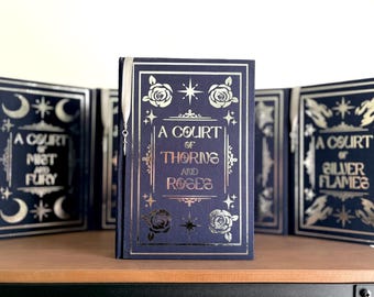 Ensemble rebond bleu marine A Court of Thorns and Roses | Détails Argent | Marque-page à breloques | ACOTAR à collectionner