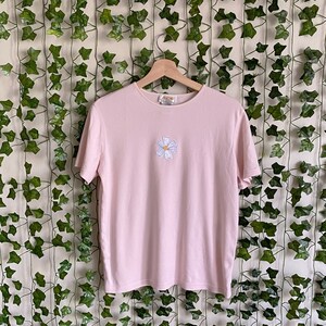Vintage Style Daisy Tee