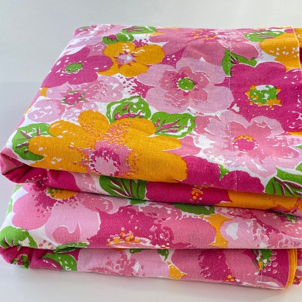 Vintage 70s flat sheet, Wabasso flower power bedding, pink and orange flowers bedsheet, double/full or queen size, 78" wide x 96" long