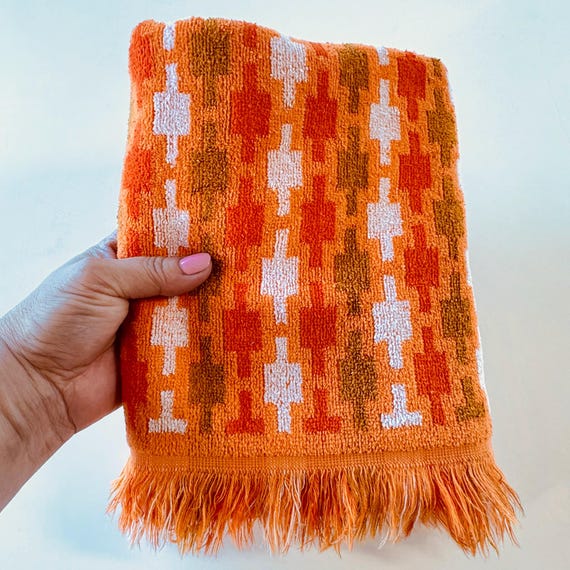 Vintage 1970s bath towel, orange green geometric velours terrycloth, Cannon USA, 100% cotton, 40" x 22", GenX Millennial nostalgia linen