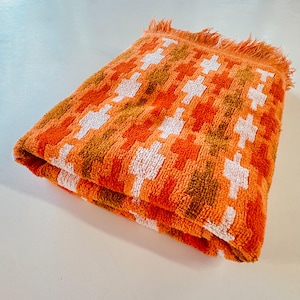 Vintage 1970s bath towel, orange green geometric velours terrycloth, Cannon USA, 100% cotton, 40" x 22", GenX Millennial nostalgia linen image 9