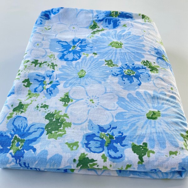 Vintage 70s fitted sheet, floral bed sheet, 1970s twin size bed, blue floral bedding, Dan River made in USA retro bedroom decor