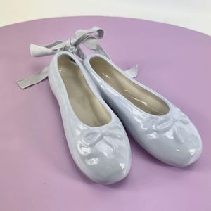 Zapatillas de bailarina de cerámica vintage de los años 80, zapatillas de punta azul lavanda con lazo, decoración de pared para habitación infantil, dormitorio nostálgico de los años 80.