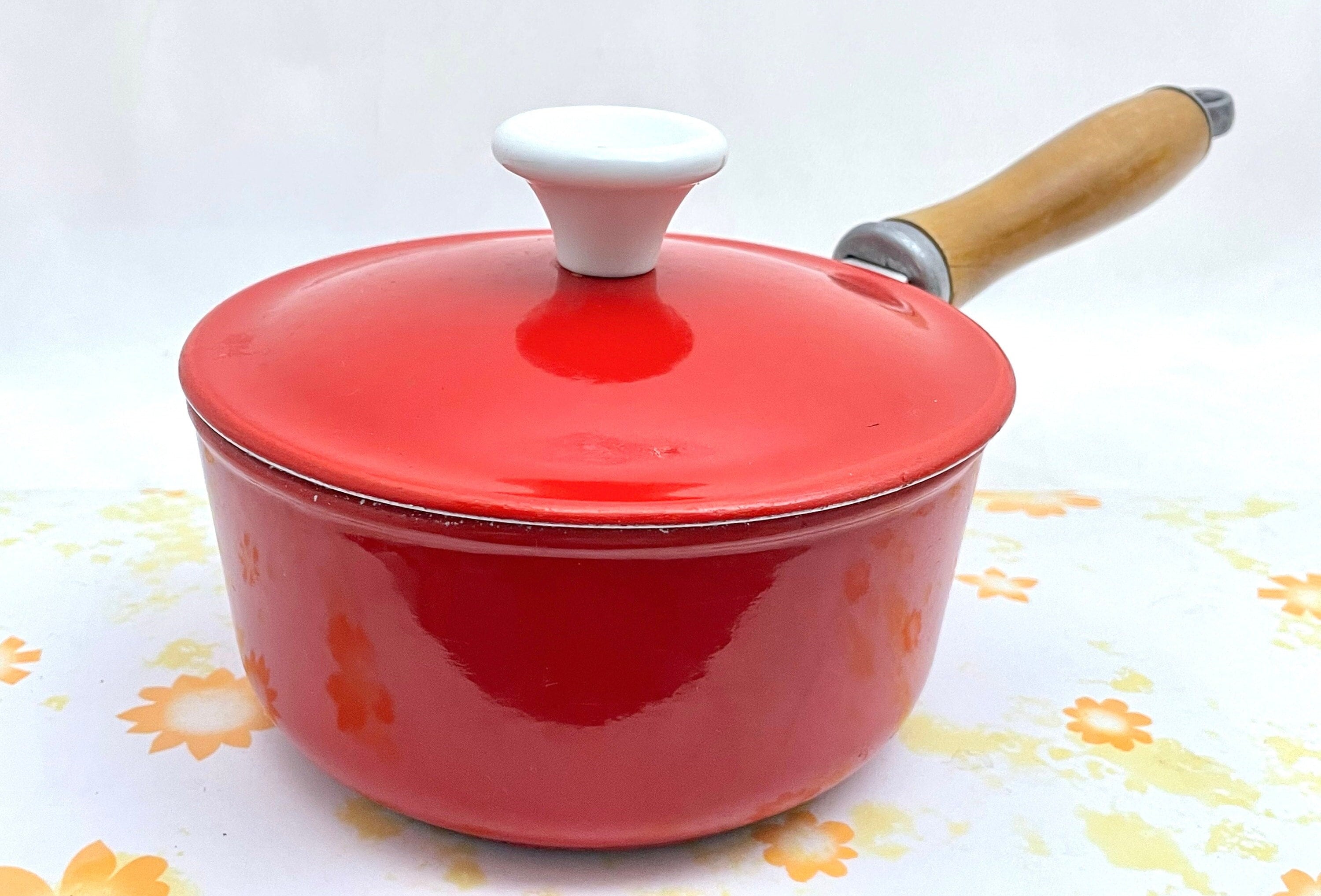 Crock-pot 3 qt Enamel Cast Iron Sauce Pan w/Lid - Gradient Red