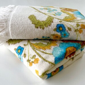 Vintage Bath Towel, Orange and Blue Flowers Print, 60s Floral Towel ...