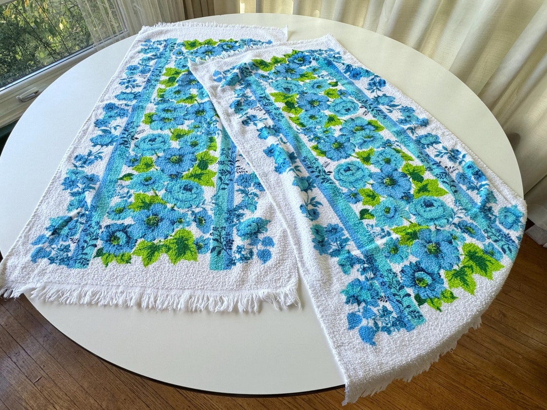Vintage 70s Bath Towels, Large Blue Roses Bouquet, Pair of Fringed ...