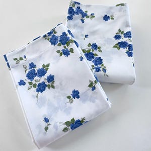 Vintage 1960s top/ flat sheet, CHOICE OF twin OR full size bed,  blue roses bouquets, 60 Genx nostalgia floral bedding, cottage, granny core