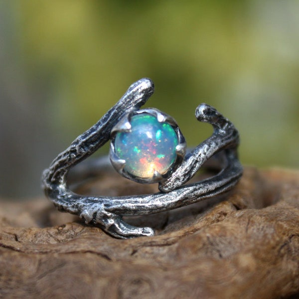 Bague opale, bague branche en argent sterling, opale éthiopienne naturelle, bague brindille, opale arc-en-ciel, pierre de naissance d'octobre.