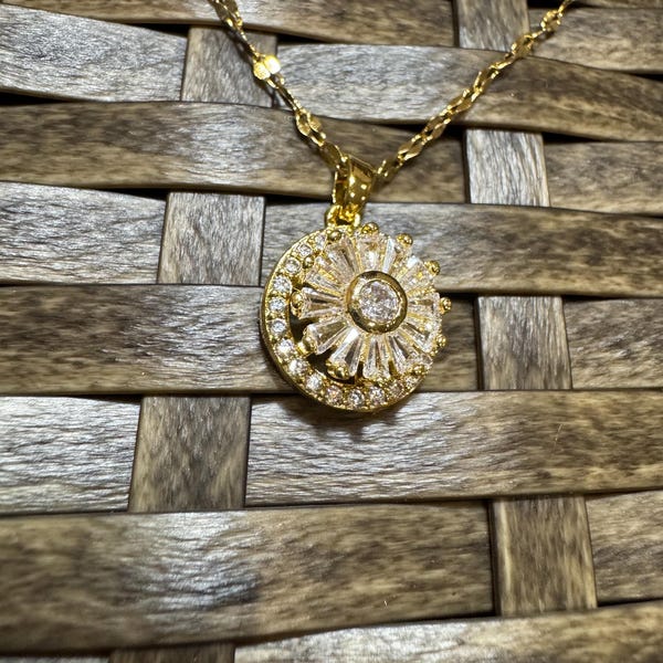 Collar con girasol blanco giratorio: delicado colgante giratorio de circonita cúbica para aliviar el estrés.