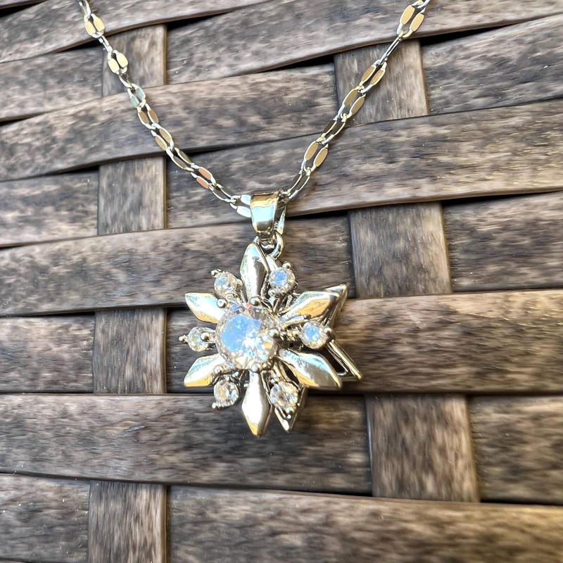 Disney Frozen Elsa Spinning Snowflake Necklace