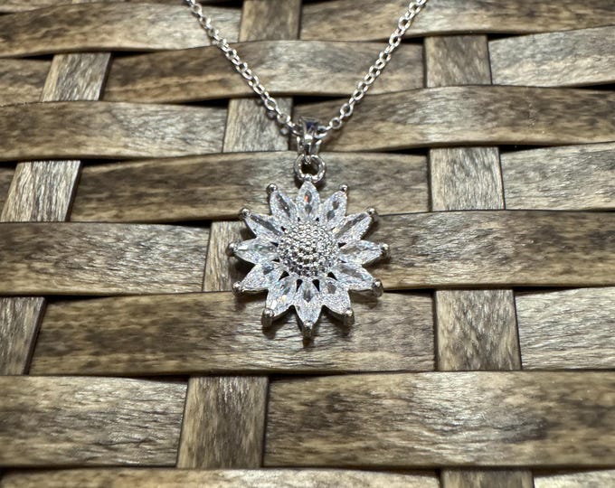 Dainty Minimalist Silver Sunflower Necklace, Flower Charm, Sunflower Pendant, Gift for Women, Girls
