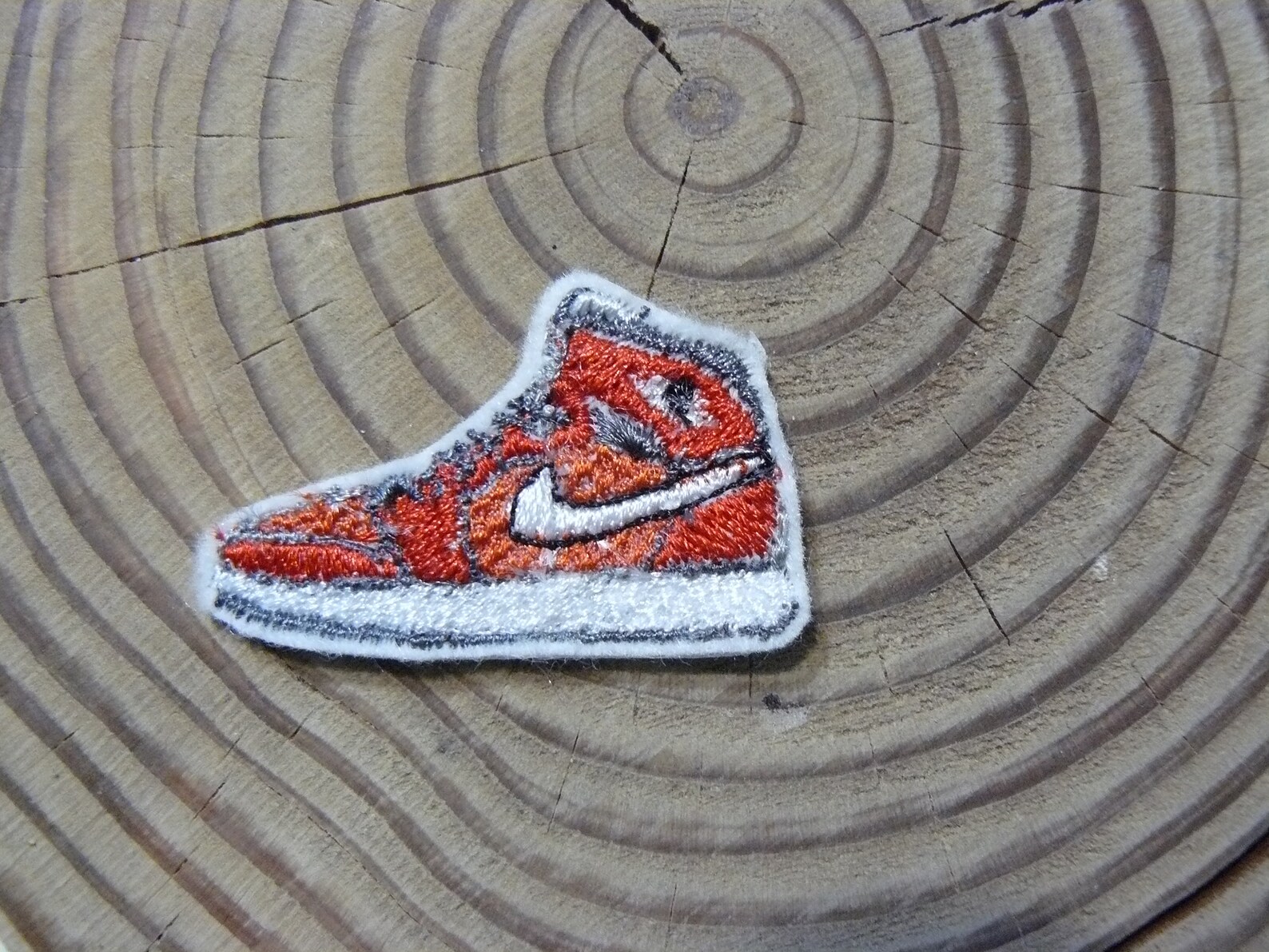 Patch Brodé Thermocollant Chaussure De Basket - 9,9 à 11,9cm - Fabriqué UE