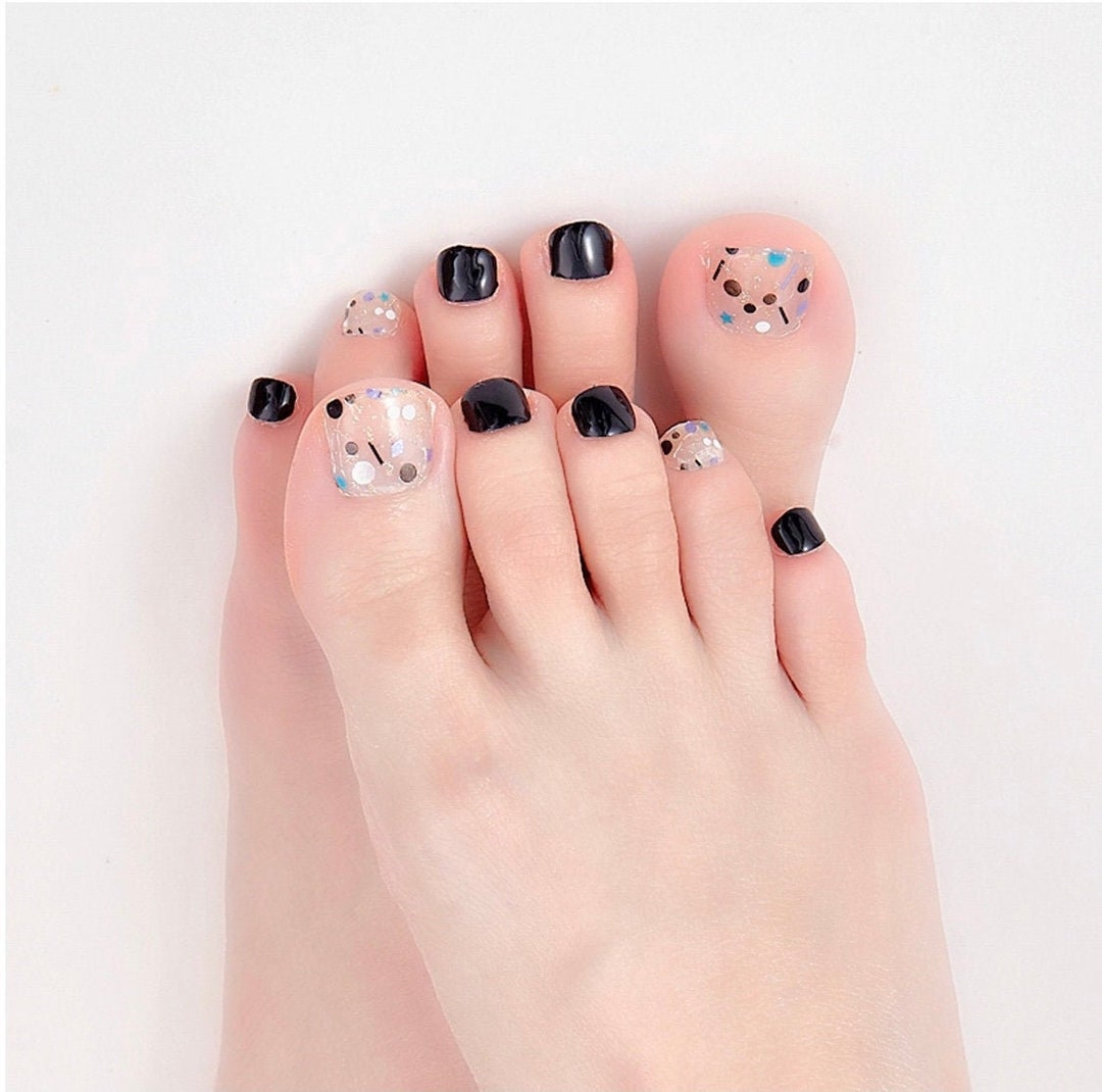 Flower Print Toes | Karen's latest nail art is inspired by t… | Flickr