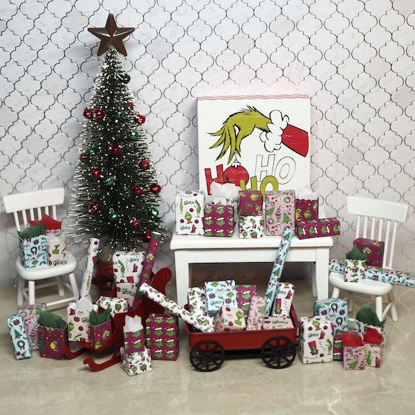 Miniature Christmas Gifts | The Grinch | Christmas Miniatures | Dollhouse Miniatures | Miniature Gift Boxes | Miniature Gifts | 1:12 Scale