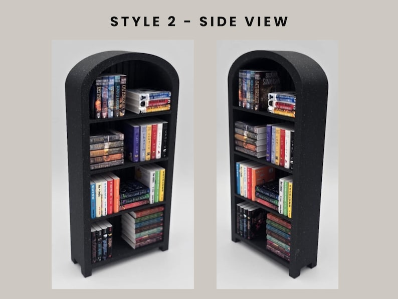 Puede incluir: Estanter&iacute;a negra con la parte superior arqueada, llena de libros y DVD en miniatura. La estanter&iacute;a tiene cinco estantes y est&aacute; etiquetada como "STYLE 2 - SIDE VIEW". Los libros tienen lomos coloridos y los DVD est&aacute;n en estuches blancos.