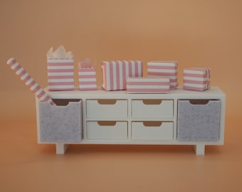 Miniature Pink and White Gifts | Miniature Gift Set 7pc | Miniatures | Dollhouse Miniatures | Mini Bags | Miniature Gifts | 1:12 Scale