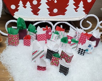 Miniature Gift Bags | Dollhouse Miniatures Christmas | Christmas Miniatures | Dollhouse Miniatures | Dollhouse Christmas Miniature Christmas