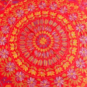 Red Suzani Boho Floral bedspread Queen size(98inX76in), vintage Asian Nakshi Kantha Embroidered bedcover