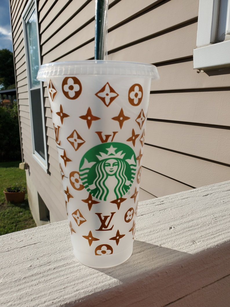 Louis Vuitton personalizes Starbucks cup #starbucks #starbuckscoffee #lv  #louisvuitton #homedeco…