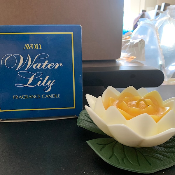 AVON 1970's  New Vintage 70's in box Water Lily Candle Flower New in Box