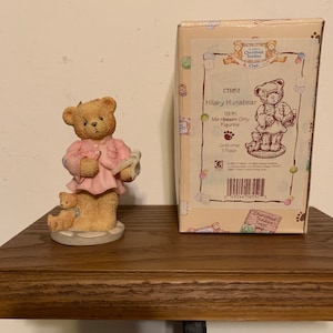 Cherished Teddies CT952-Hilary Hugabear