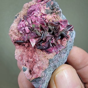 Erythrite - 6x4x3 cm, Bou Azzer, Morocco