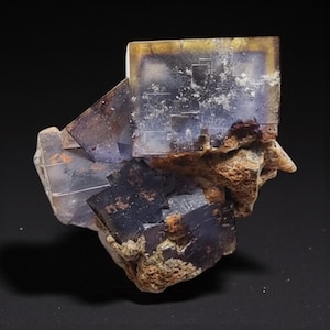 Fluorita zonificada de El Hamda, Touroug, Marruecos – 3,5×3,5×2 cm