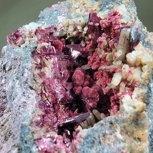 Erythrite on Quartz - Bou Azzer, Morocco - 8×7×5 cm - Weight: 388g