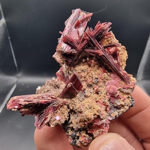 Grote Erythrietkristallen op Matrix van Bou Azzer, Marokko - 5×4×3 cm