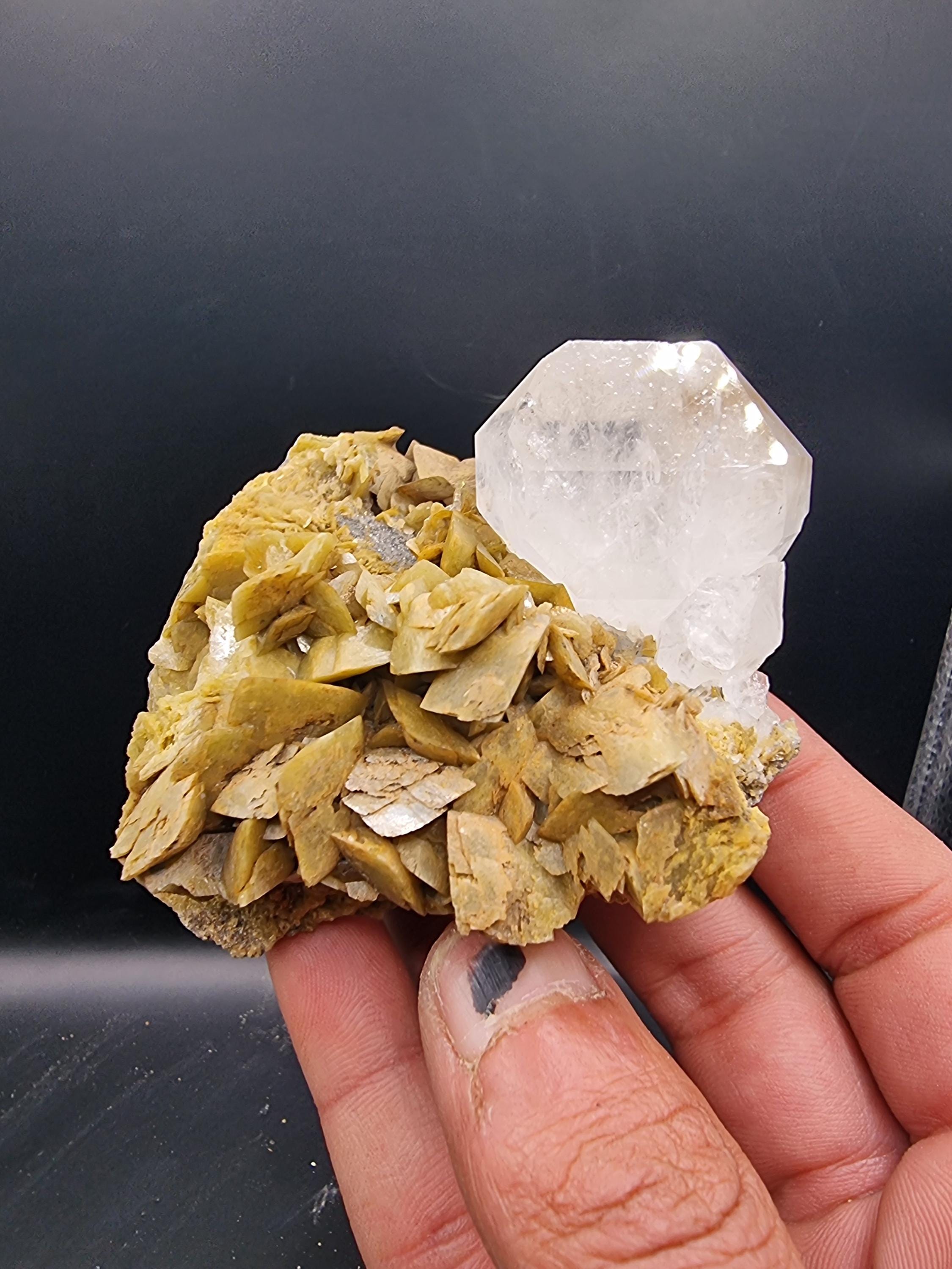 黄鉄鉱を含むセディライト上のハーキマークォーツ - Etsy 日本