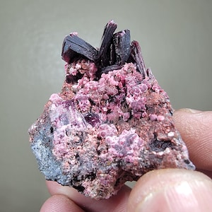 Erythrite - 4x4x3 cm, Bou Azzer, Morocco