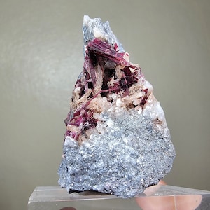 Erythrite on Quartz - 5x3x3 cm, Bou Azzer, Morocco