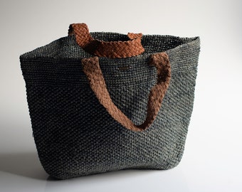 raffia basket, Handmade raffia bag, beach bag, women's bag, summer bag, natural, hand-woven, made in Madagascar,  shoulder bag,