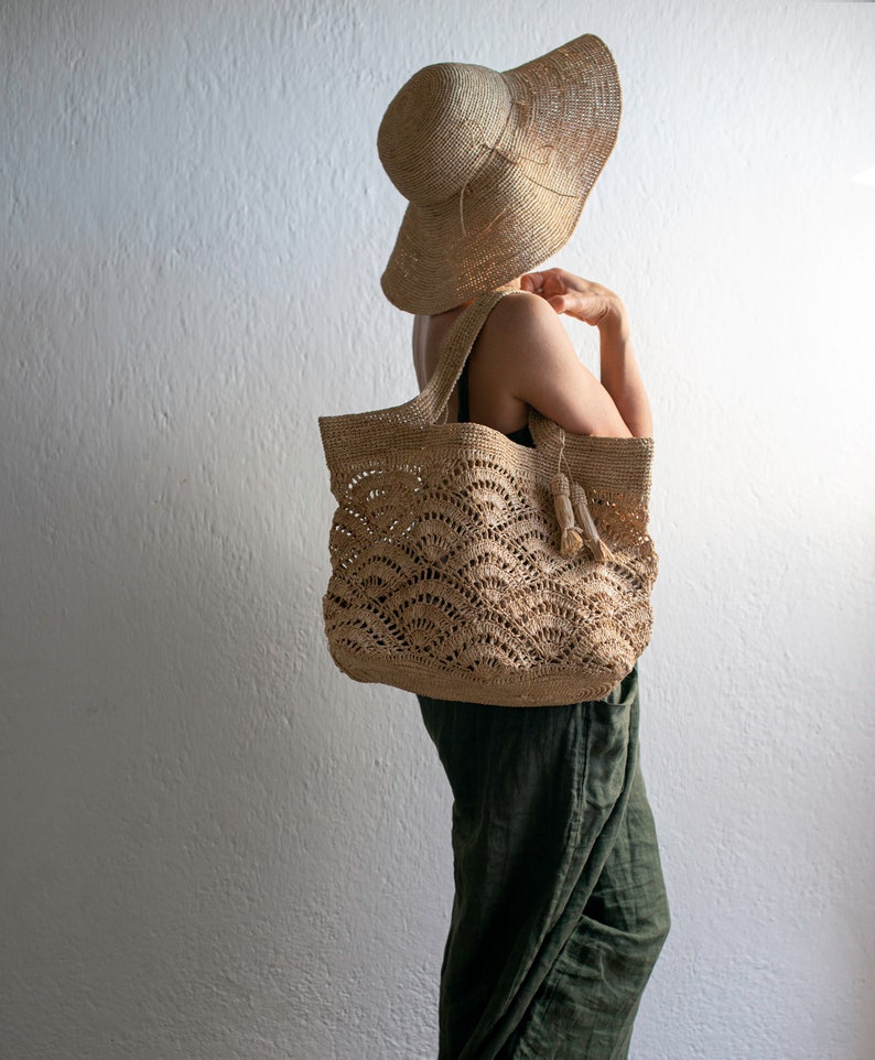 Handmade raffia bag, women's bag, summer bag, natural, hand-woven, made in Madagascar, shoulder bag, straw bag image 2