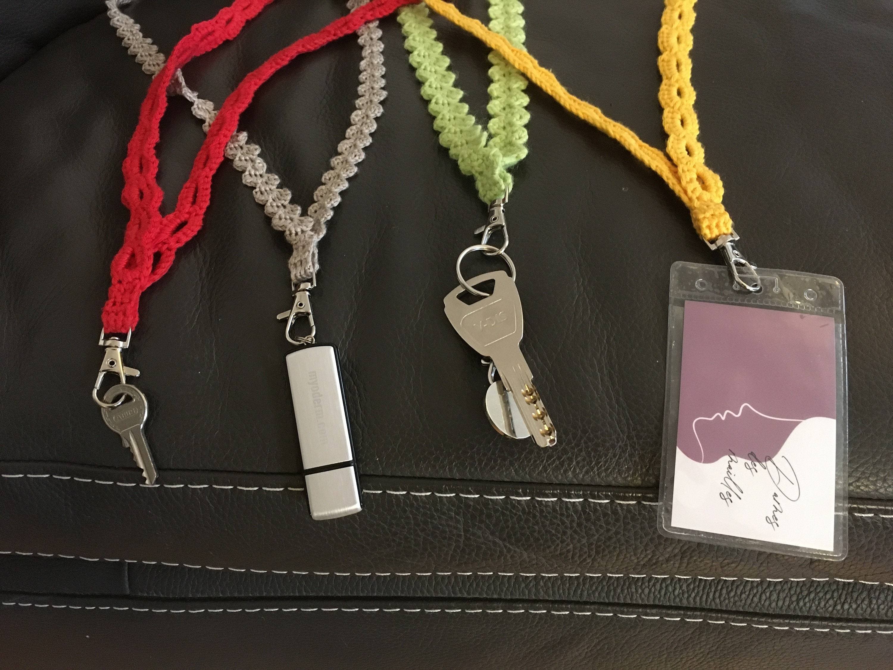 Porte badge / Cordon porte-clés / Porte carte / Tour de cou en wax