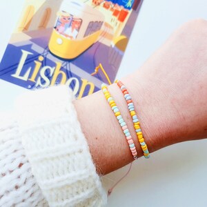 Lissabon Portugal Perlenarmband, verstellbares Armband mit Rocailles, buntes Armband gestapelt, Reise inspirierter Schmuck, Reisegeschenk für Sie