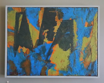 Puede incluir: Pintura abstracta con marco blanco. La obra presenta pinceladas audaces en tonos de azul, verde, naranja y negro. La composición es una mezcla de formas geométricas y capas texturizadas, creando una experiencia visual dinámica.