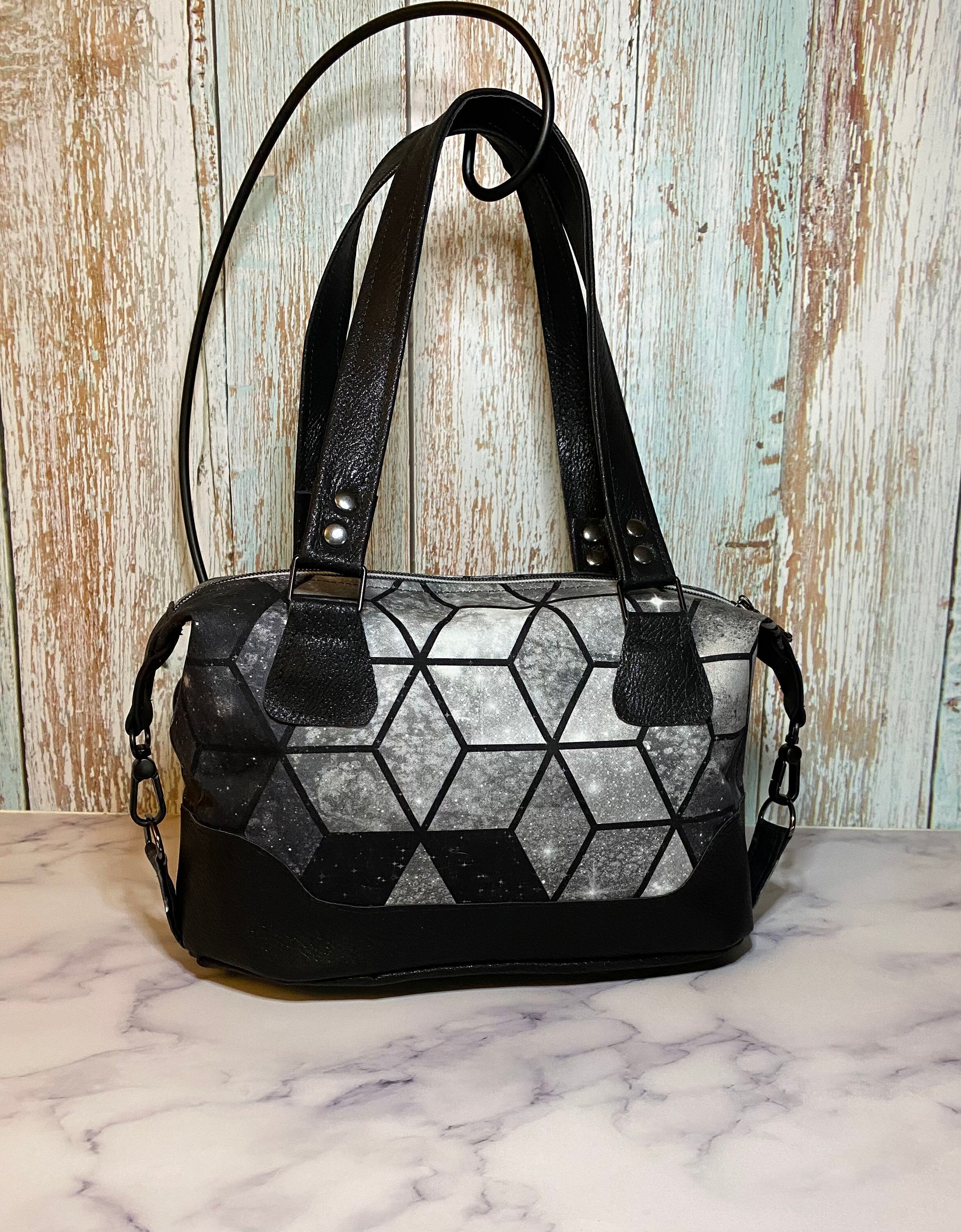 Wrist Bag with Geometric Patterns Gold Green and Black Zipper Clutch Bags & Purses Handbags Wristlets 