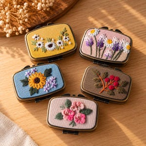手刺繍の花柄ジュエリーボックス – 小さな記念品小物入れ