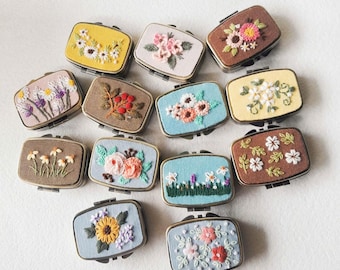 Handbestickte Blumenschmuckschatulle - Kleine Andenken-Schmuckschatulle