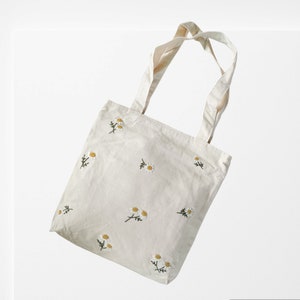 Hand Embroidered Daisy Canvas Tote Bag: Eco-Friendly Floral Bag